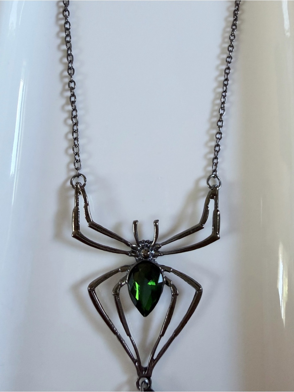 Green Gem Spider Pendant Necklace - Picture 3 of 3